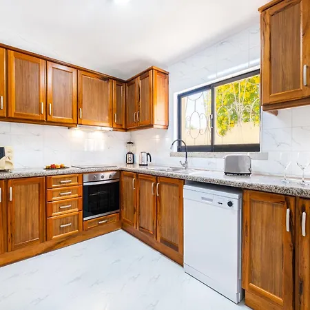 Vila Villa In Albufeira Near Beaches And Nightlife